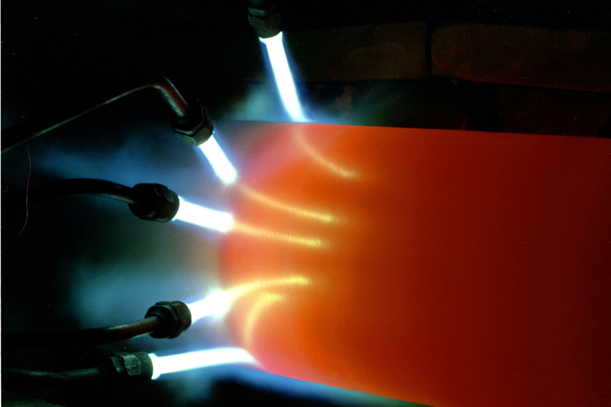 粉末式フレーム溶射の様子